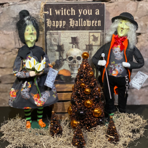 Image of Byers Choice - Axel and Rose - Set of 2