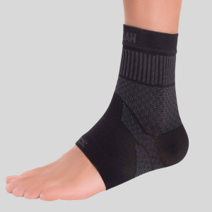 Zensah Compression Ankle Support | Black | Medium | Christy Sports