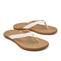 OluKai Honu Sandals Womens | White | 7 | Christy Sports